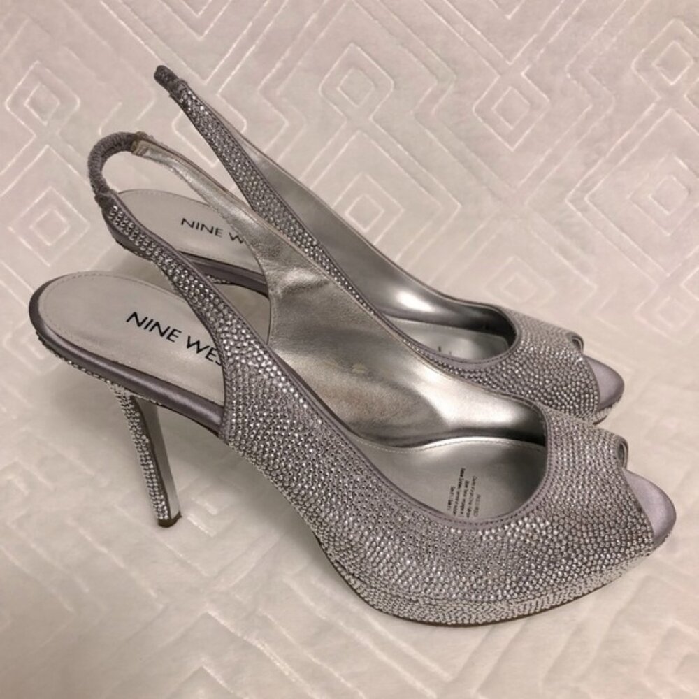 Beautiful Nine West silver glitter heels